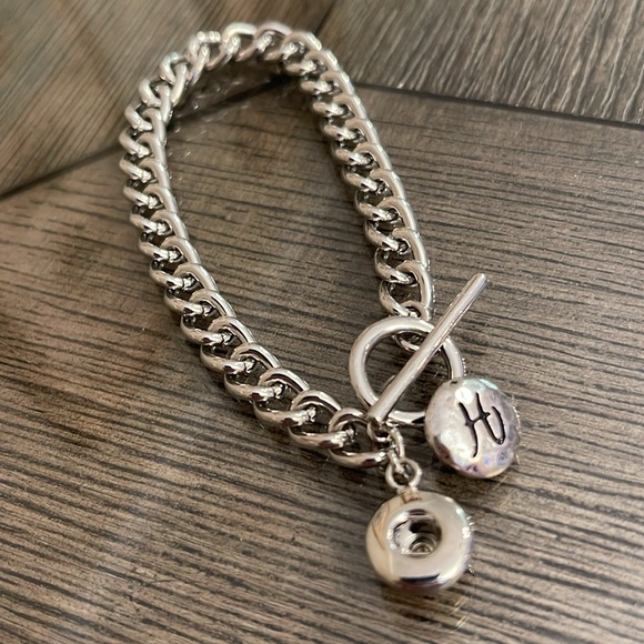 Vintage Silver-tone Chain Link Bracelet with H Initial Charm with Toggle Clasp - Picture 4 of 13